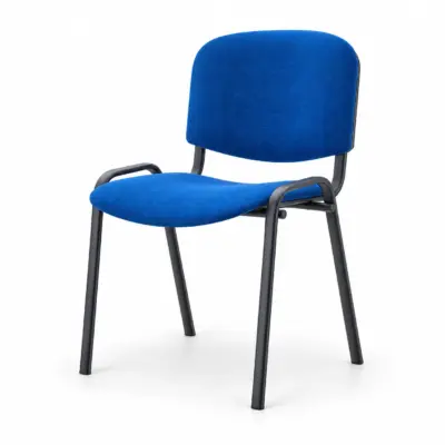 Konferenzstuhl ISO 24H BL T0024 in Blau mit gepolstertem Sitz und schwarzem Metallgestell in vorderer Schrägansicht.