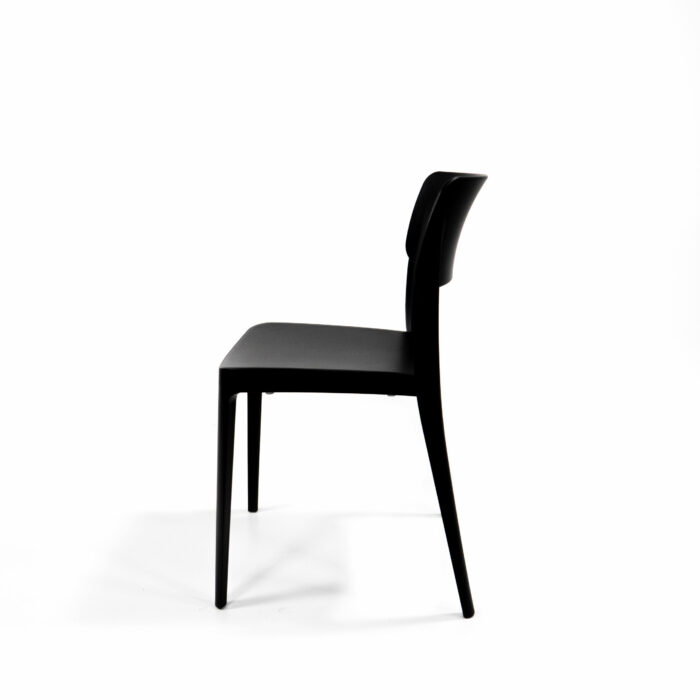 Wing-chair-Black_Alle_5615_1-9-scaled
