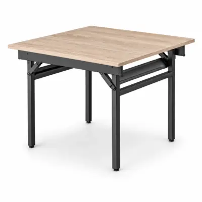 Banketttisch HS-600 mit heller Holzdekor-Tischplatte und stabilem schwarzem Klappgestell in Schrägansicht.