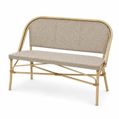 Matteo Bench in Beige mit geflochtener Sitzfläche und Rückenlehne in Perspektivansicht