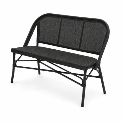 Matteo Bench in Schwarz mit geflochtener Sitzfläche und Rückenlehne in Perspektivansicht